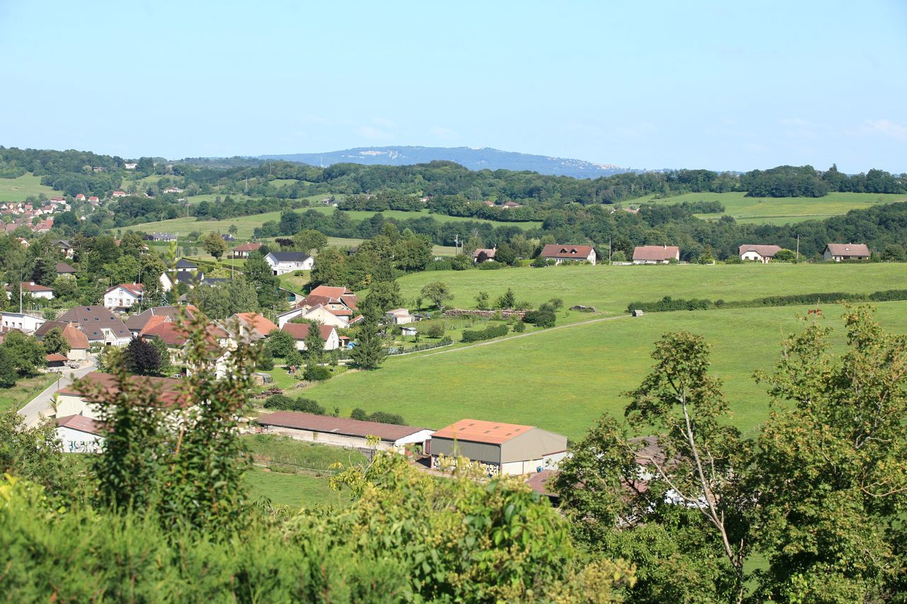 Champagney (25170) , Canton d'Audeux, Le Doubs, La route des communes