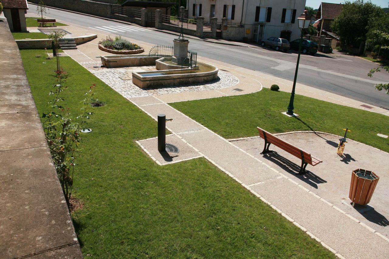 FerrièresLesBois (25410) , Canton d'Audeux, Le Doubs, La route des